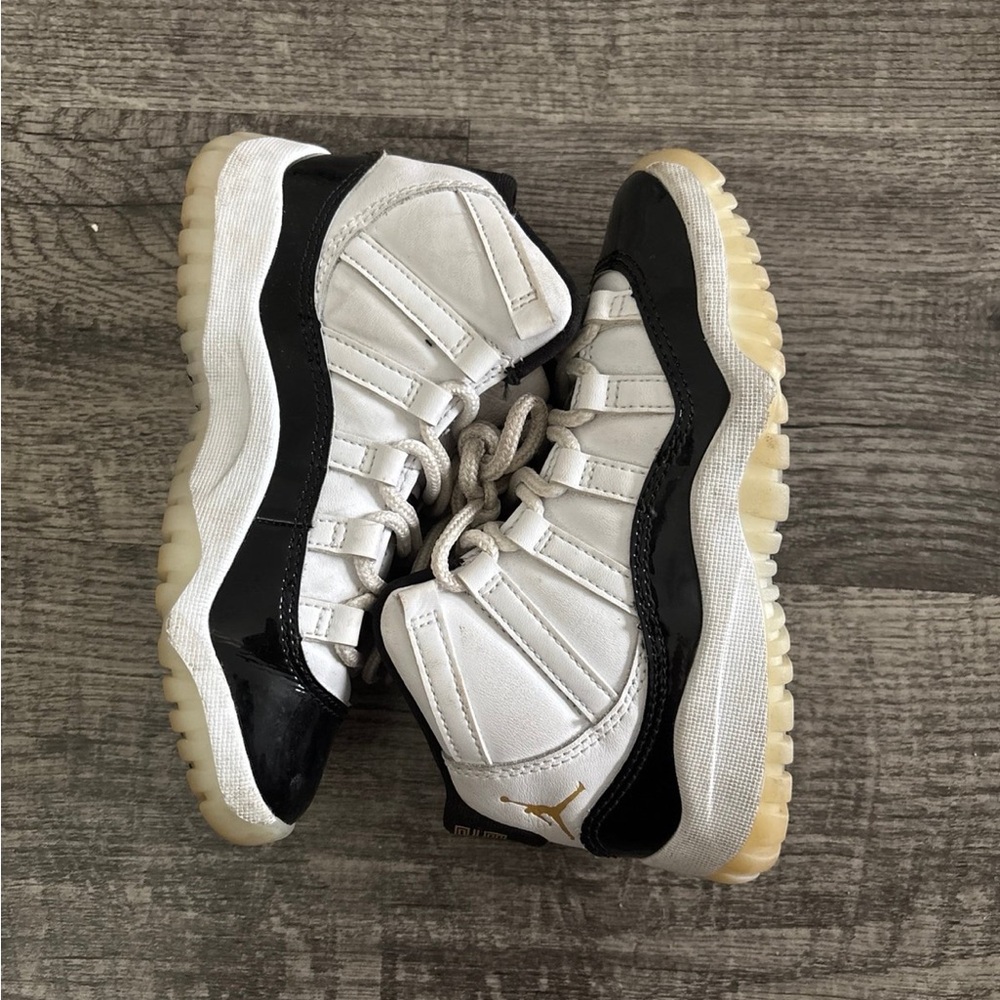 Girls Retro Jordan Black and White Sneakers Size 12c